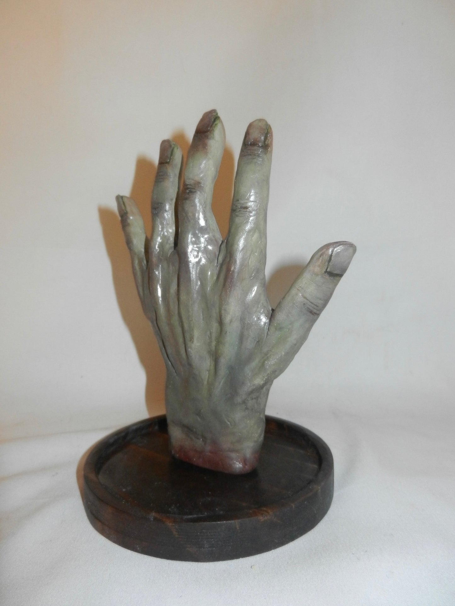1/1 zombie ring holder