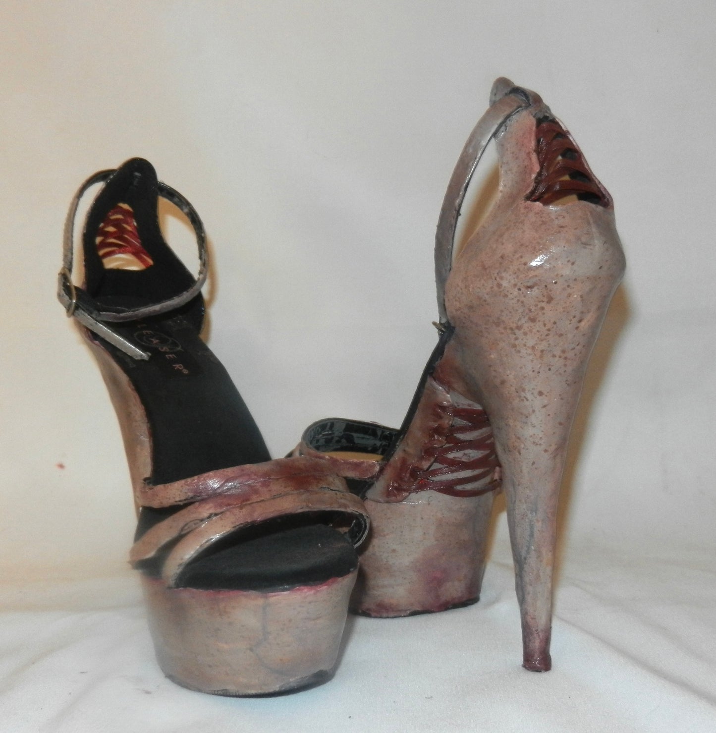 1/1 sz 7 skin heels