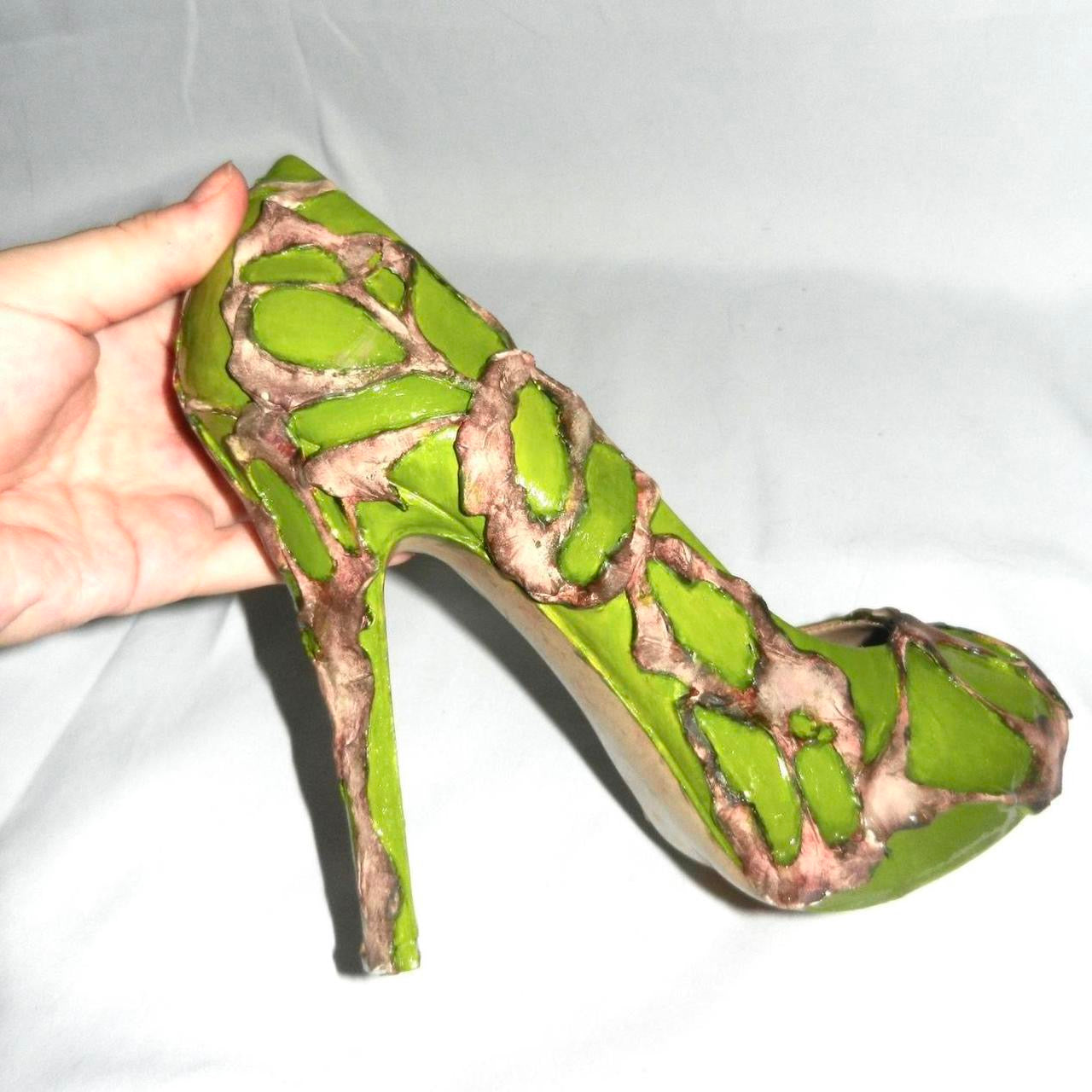1/1 sz 7 zombie cutie heels