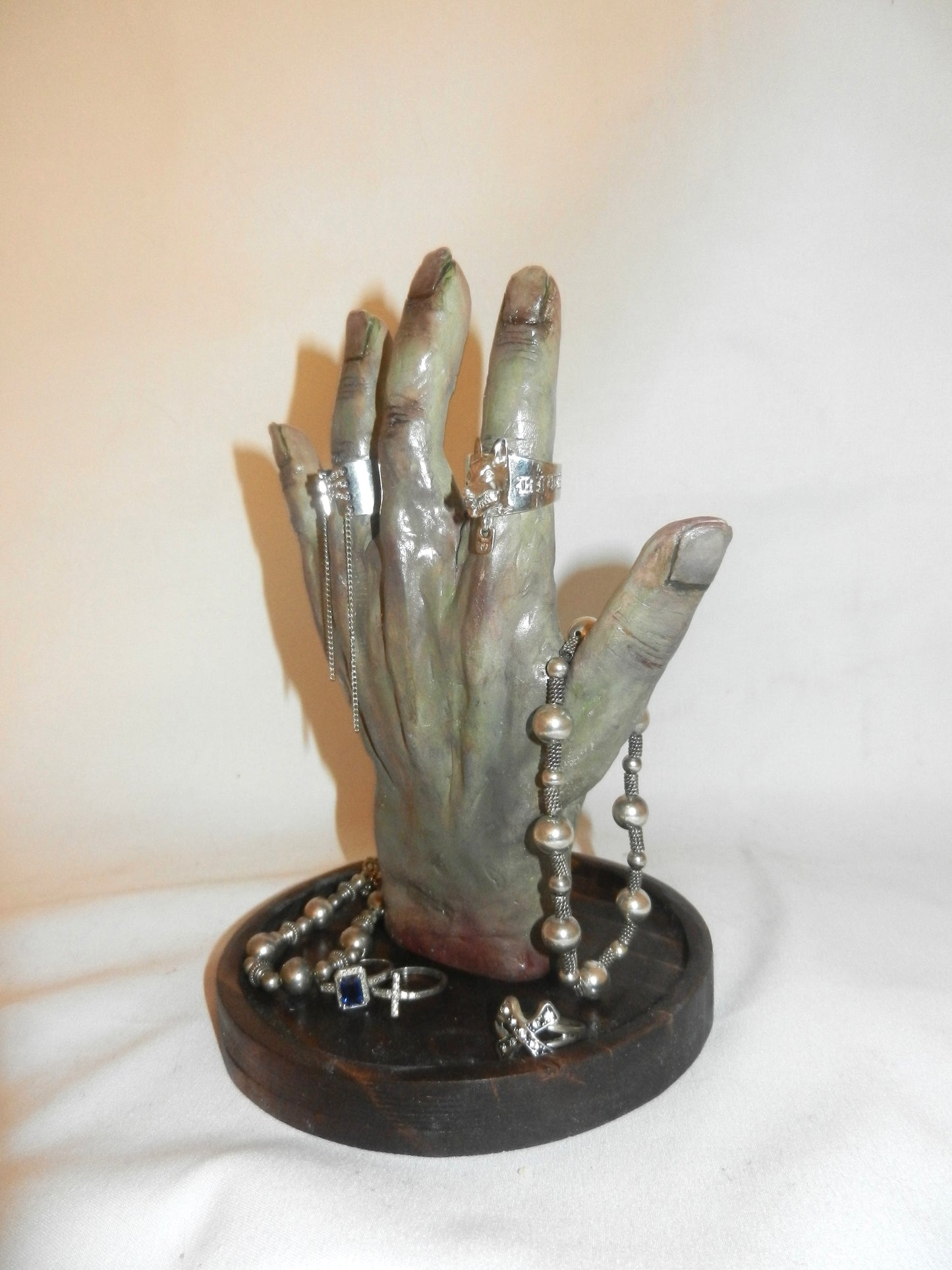 1/1 zombie ring holder