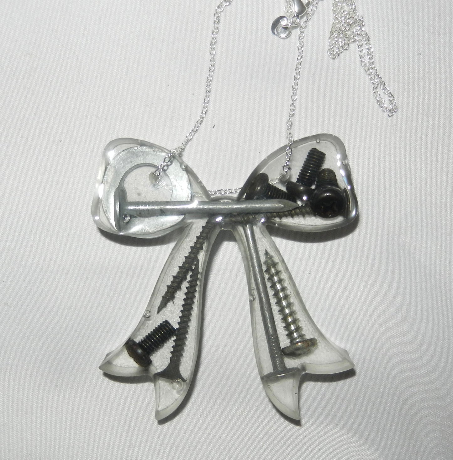 1/1 nails bow necklace