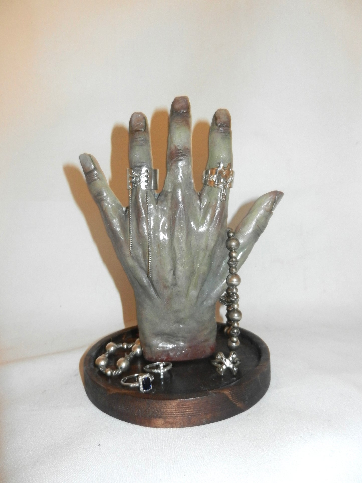 1/1 zombie ring holder