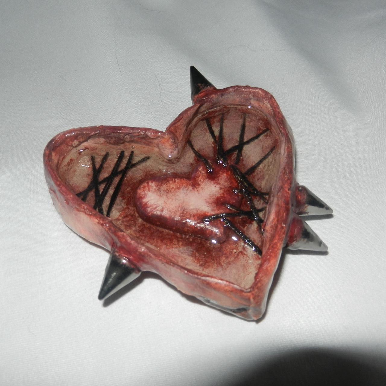 1/1 mended heart ashtray <3