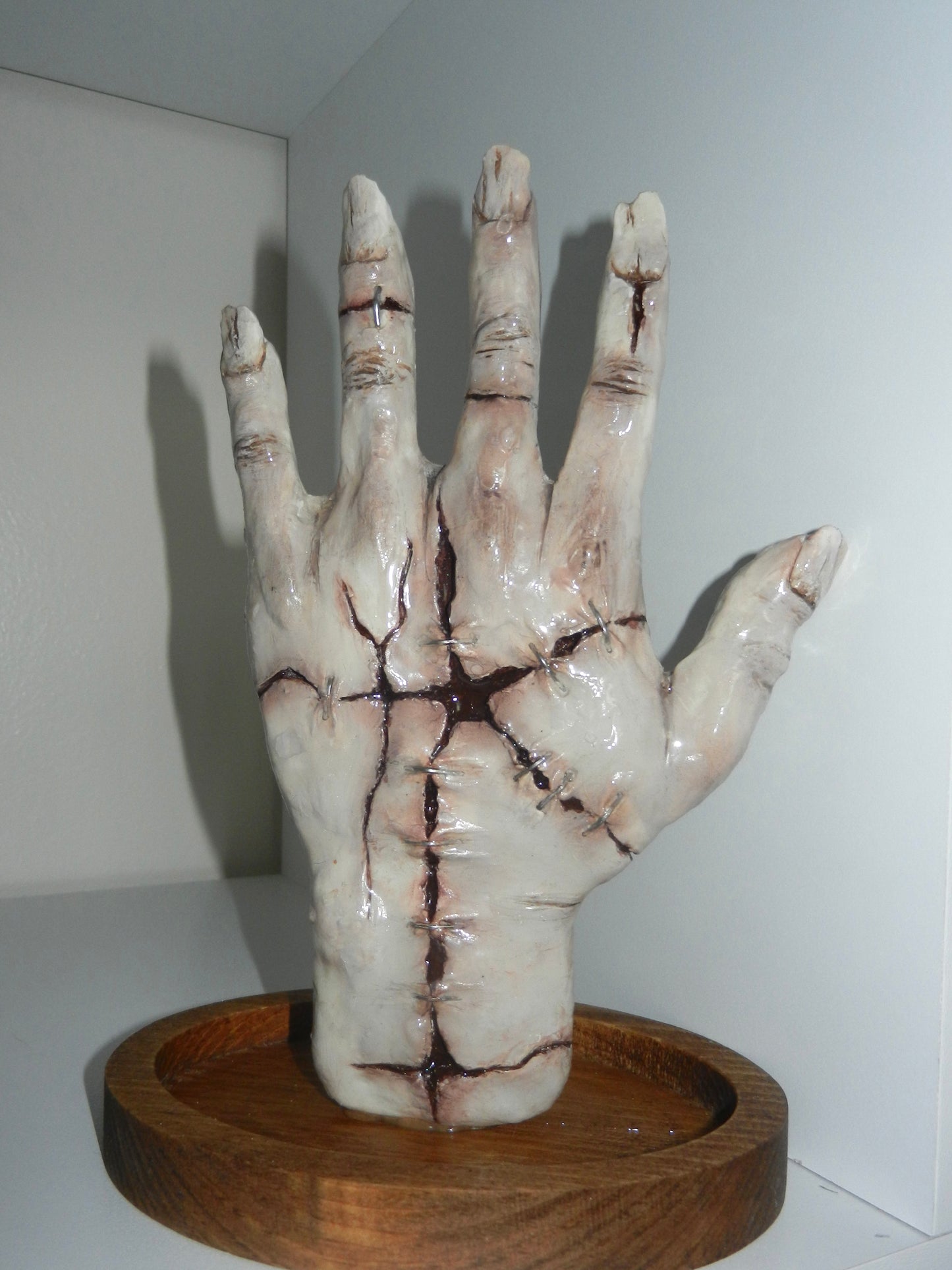 1/1 stitched hand ring holder