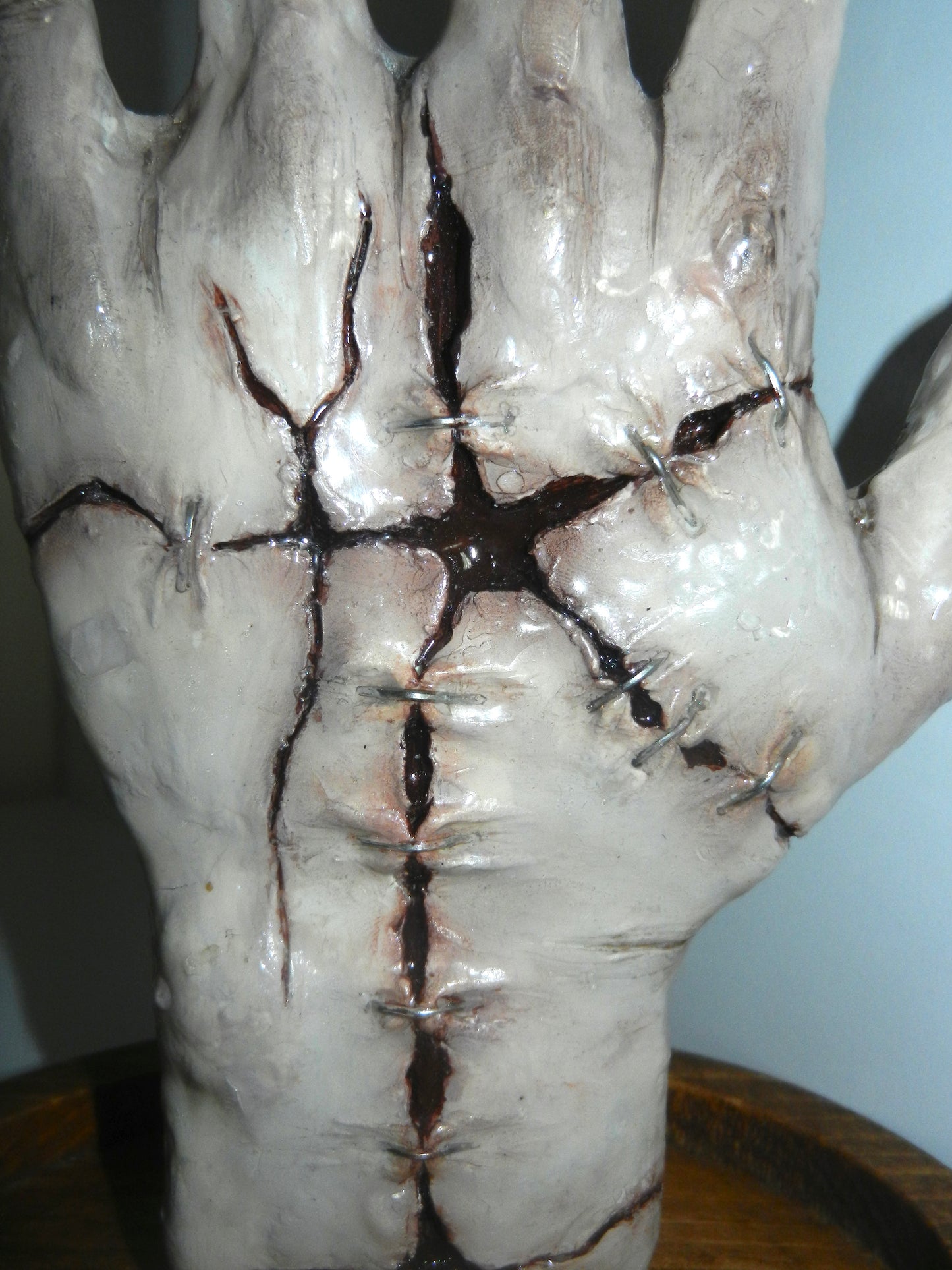 1/1 stitched hand ring holder