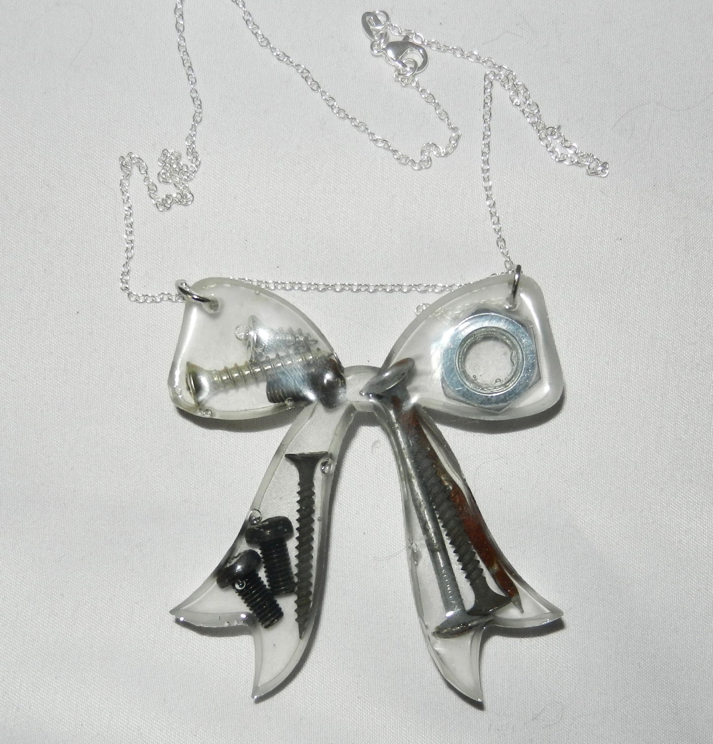 1/1 nails bow necklace