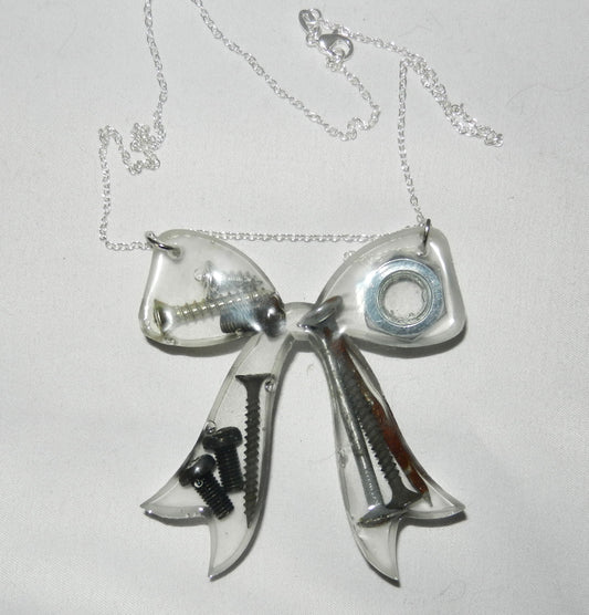 1/1 nails bow necklace