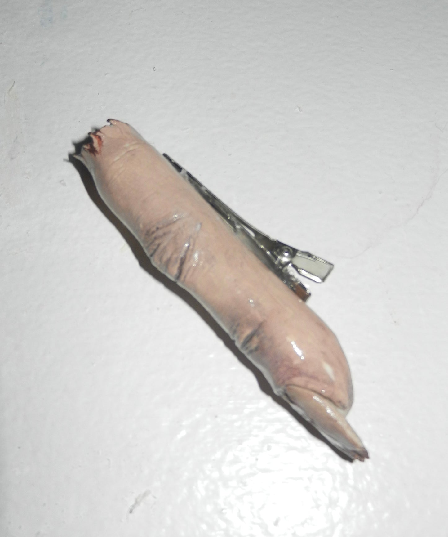 1/1 pale finger hair clip