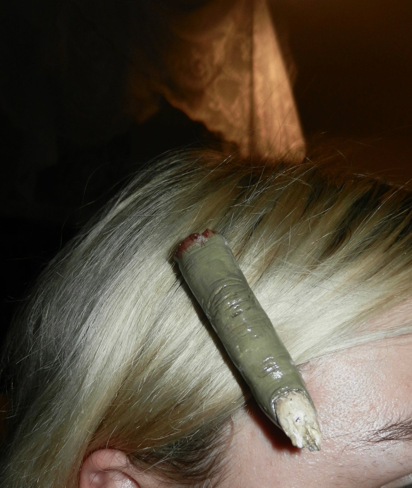 1/1 zombie finger hairclip
