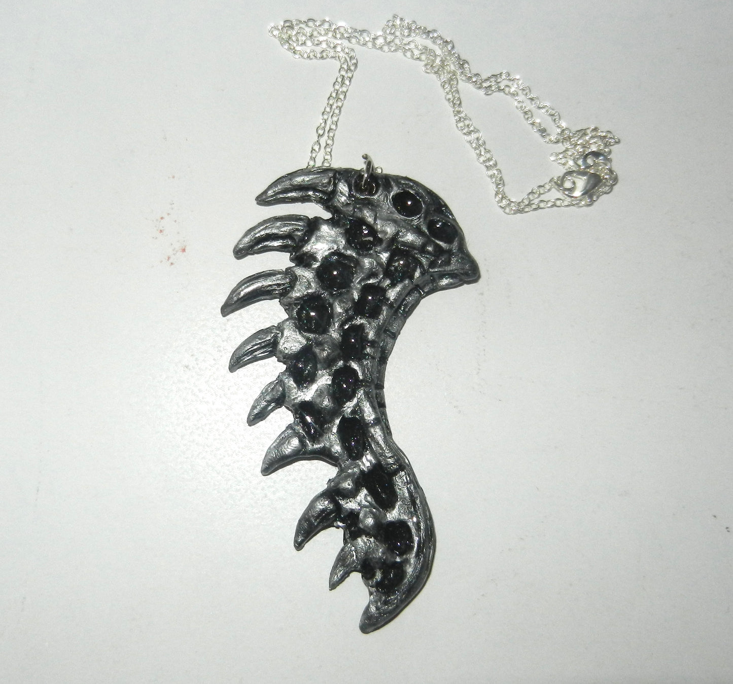1/1 xenospine necklace