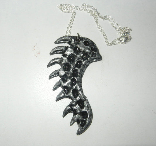 1/1 xenospine necklace