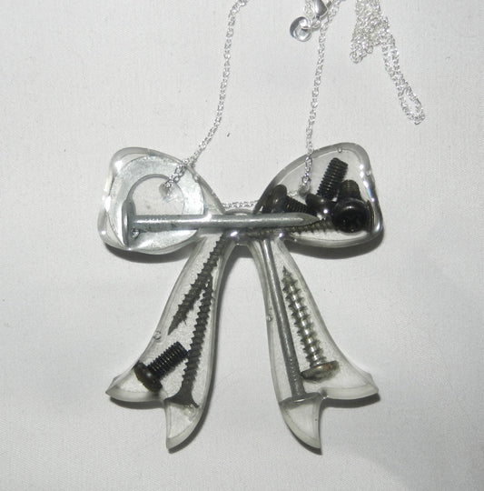 1/1 nails bow necklace